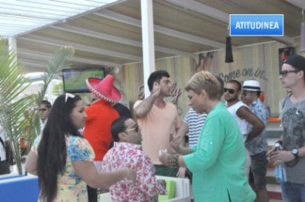 Minune, un manelist prea mic pentru nişte fiţe atât de mari! În Mamaia, a stat bot în bot numai cu Teo Trandafir